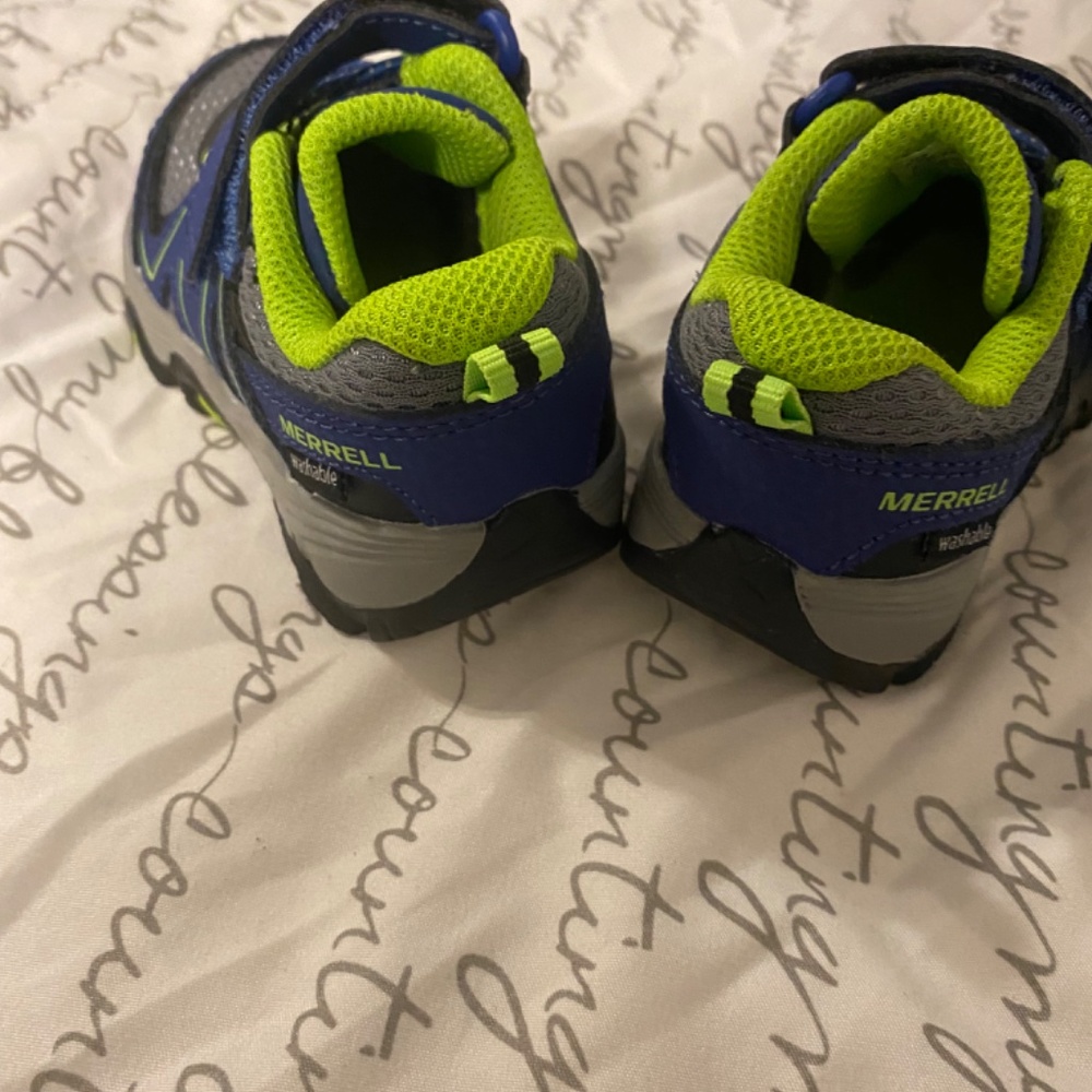 Shoes - Picture 2 of 4